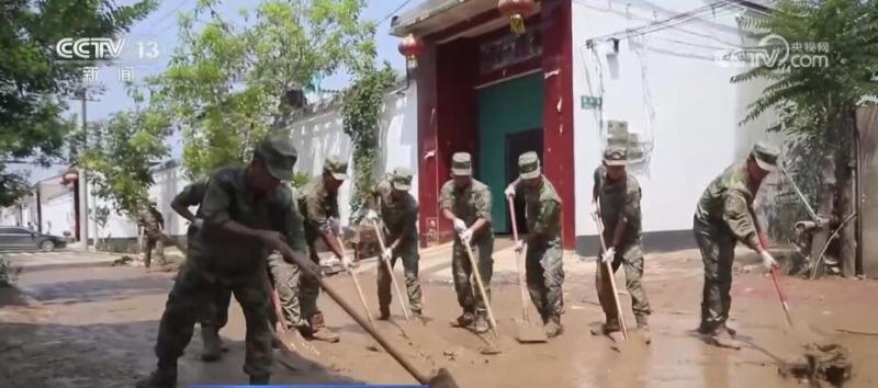 I feel at ease in my heart. The People's Liberation Army has arrived, officers and soldiers | flood control | the People's Liberation Army