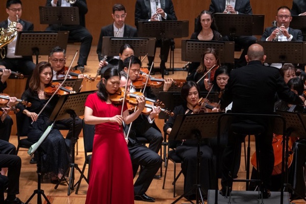 A wonderful Mendelssohn night, Dutch conductor, Beijing girl, Hong Kong band in Shanghai