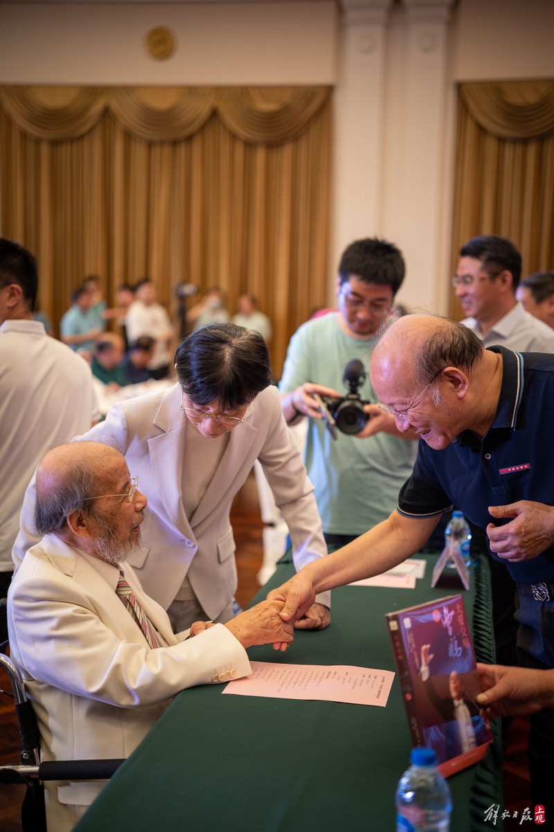 98岁指挥家曹鹏因这部新书与读者见面,上海书展首日计划|申光|书展