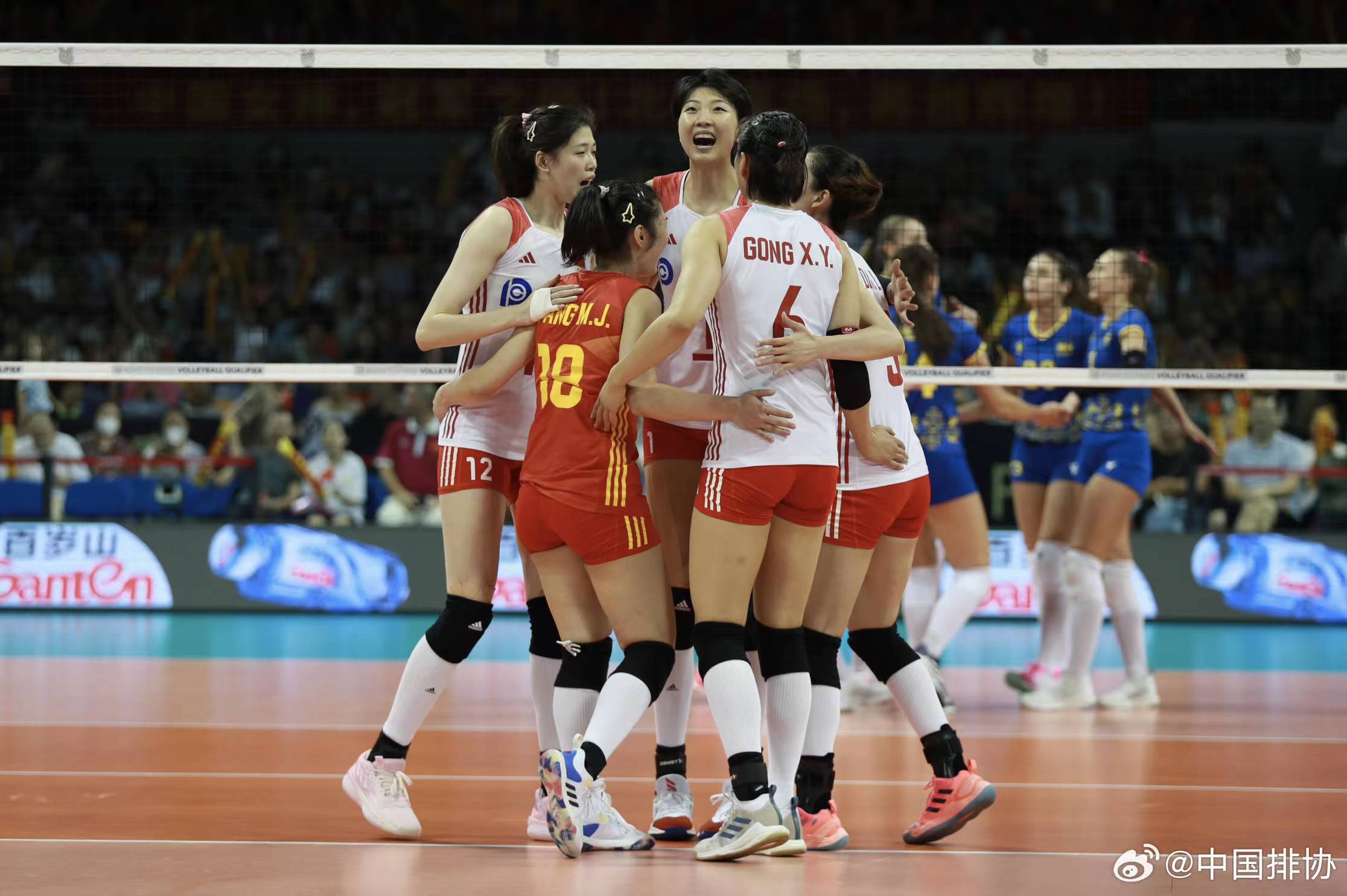 Get off to a good start in the Olympic qualification race!, Chinese women's volleyball team wins over Ukrainian team