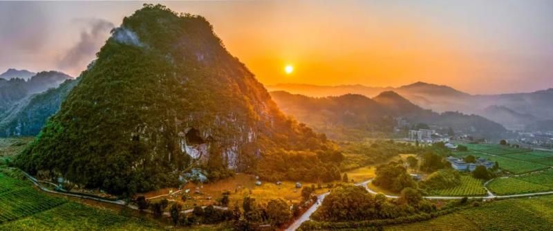 Wind exhibition, red flag, picturesque Three Brightness | Green mountains and clear waters are priceless treasures | Ecology | Red flag, picturesque Three Brightness | Green mountains and clear waters