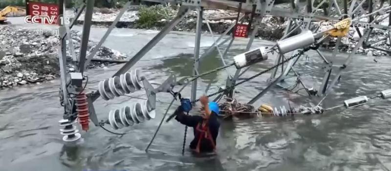 Multiple emergency repair and supply teams are working hard to repair electricity. The electricity load in the main urban area of Zhuozhou has reached over 90% before the disaster, and the flood control and disaster relief efforts are underway