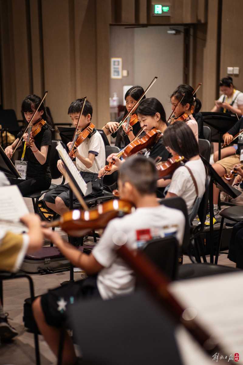 44 young musicians stepped onto the professional stage to perform Mozart, with the support of their mentor team, forming a 10 day audience | Applause | Stage