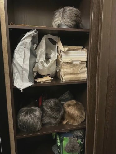 Russian media releases footage of searching Prigoren's residence and office: discovery of wigs, weapons, etc. Russian news agency | Source | Wig