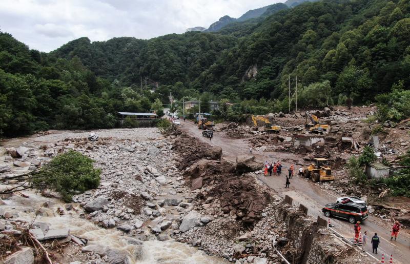Xinhua All Media+| Rescuing and Striving for Time, Search and Rescue Continuously - The Rescue Site for Mountain Floods and Mudslides in Chang'an District, Xi'an City Directly Attacks Ziping Village | Street | Xinhua All Media+