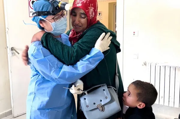 Hoping for more families to reunite soon, after the earthquake in Morocco: Chinese doctors insist on treating patients by donating blood for free