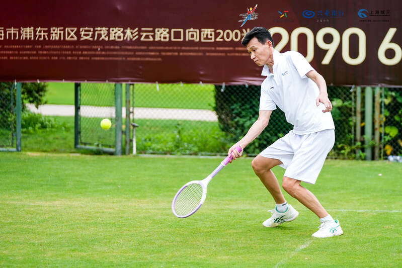 连这杯复刻的饮品都有五十多年历史,上海球友相约草地网球致敬百年温网英国|网球|温网