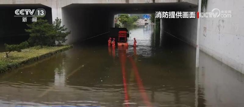 Firefighters continue to drain and drain water, opening up the rescue throat of Zhuozhou. Tourism | Firefighters | Zhuozhou