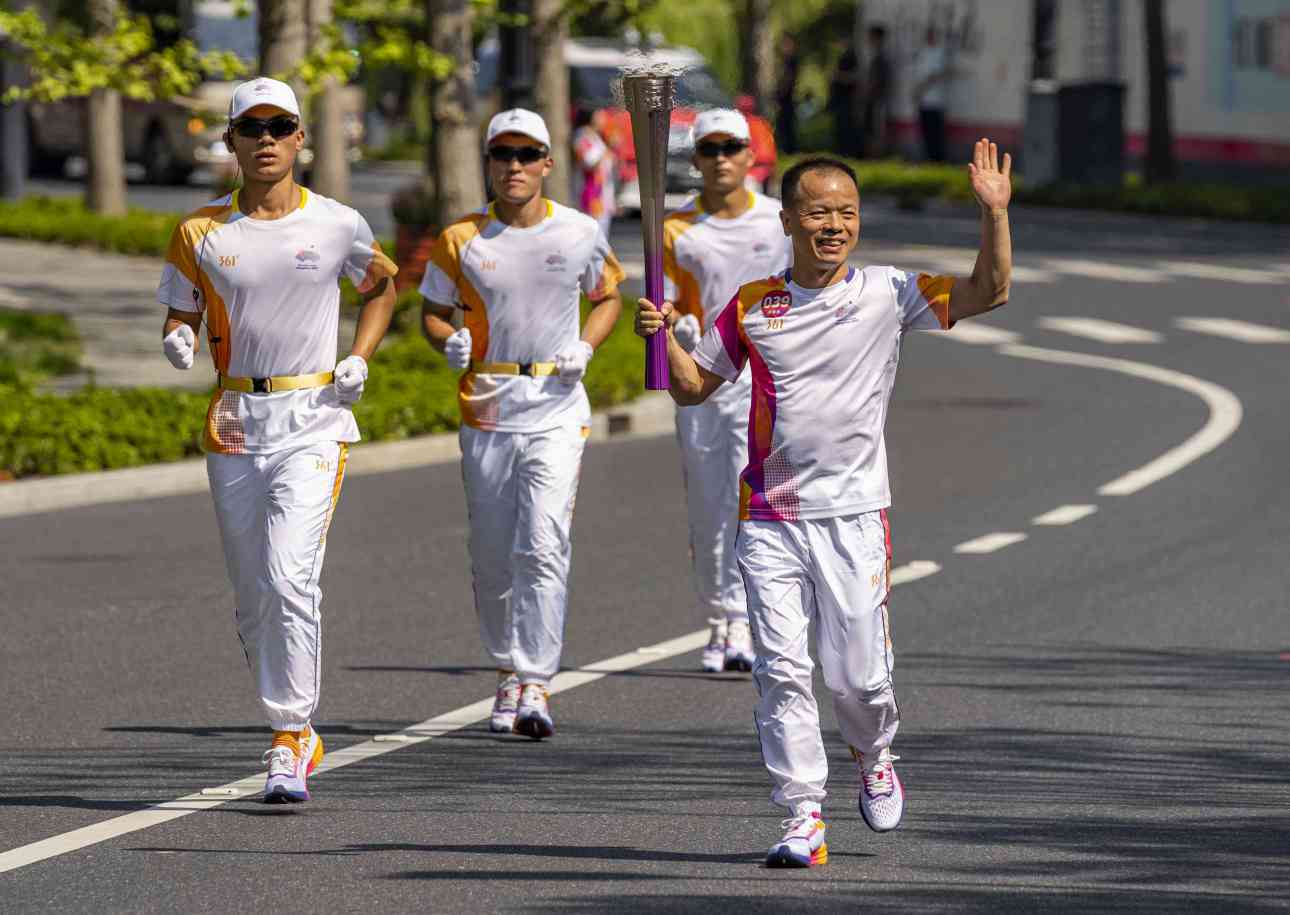 Looking at the Asian Games Torch Relay in Zhejiang | "Fireworks"\