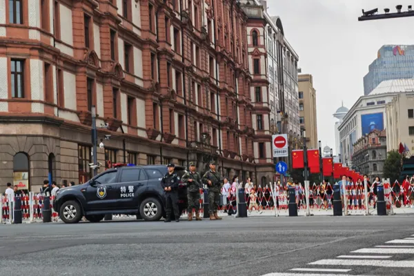 To maintain safety during the "Shanghai" Mid-Autumn Festival and National Day holidays, Shanghai police launched high-level services