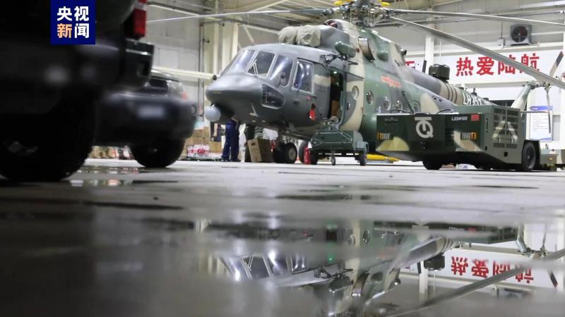 Four land aviation helicopters are stranded in the early morning on an airdrop transfer mission to the Mentougou area of Beijing | Train | Mentougou area of Beijing