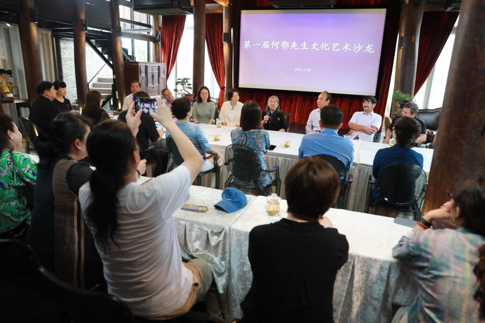 Gathering with the people of her hometown to talk about "artistic life"... Famous female sculptor He E returns to Jinshan He E | Culture | Hometown