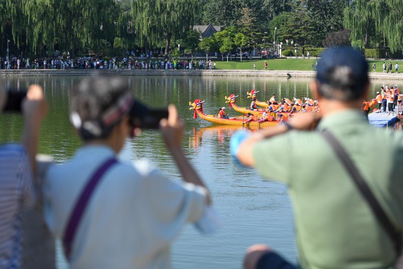 During the Dragon Boat Festival holiday, parks in Beijing received 3.26 million visitors, a year-on-year increase of 61%. Culture | Visitors | 3.26 million visitors, a year-on-year increase