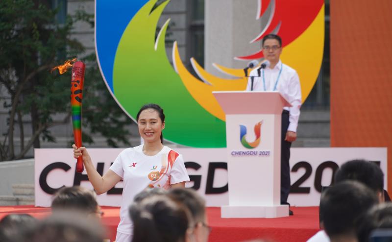 Chasing the Light | Chasing the Light of Youth! A Comprehensive Review of the Torch Relay at the Chengdu Universiade Torchbearer | Torch | Universiade