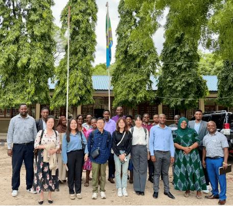 Bring back full of emotion! Pudong mathematics teachers have sent open classes to Tanzania and sent teaching aids and Chinese knots for teaching | Teachers | Chinese knots