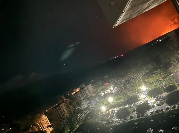 Tens of thousands of people evacuated from the island, Chinese tourists witness the Hawaiian wildfire firsthand: 80% of famous attractions are engulfed by hotels | tourists | attractions