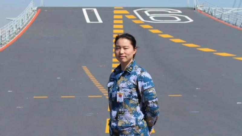 She will be even more confident in 10 years!, The first female helmsman of the "Liaoning Ship" transforms to become the "Village Branch Secretary" aircraft carrier | Navy | Helmsman