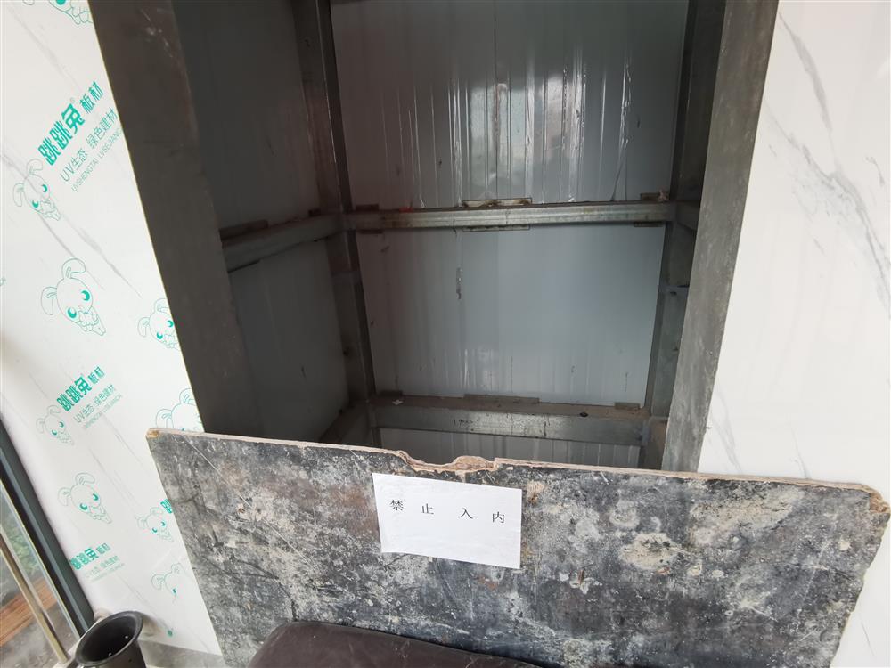 The elevator has not been installed yet! Why hasn't the installation of elevators in this community been completed after two years of delay?, The shell has been erected and an elevator has been added to the community