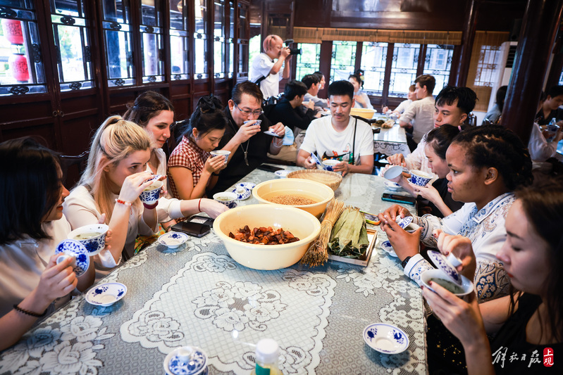 品茗茶、包粽子、穿汉服……上海高校留学生端午节相聚朱家角古镇古镇|活动|端午节