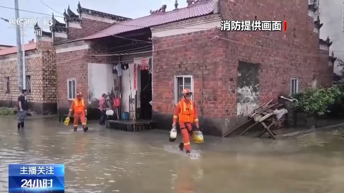 Stockpiling rice seedlings, evacuating people... they are in action at the front line of disaster relief