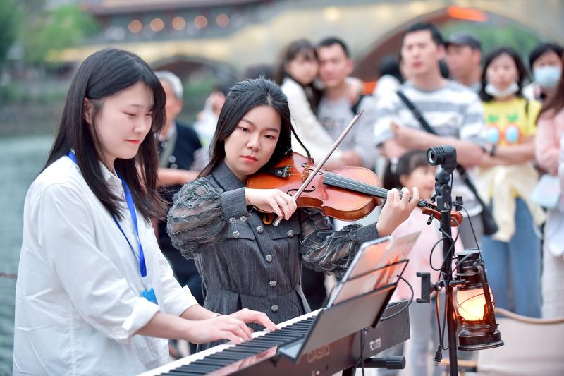 Youth Universiade, Poetic Chengdu | A City with the Sound of Silk Pipe Music | Clouds. ↑ Chengdu | Chengdu