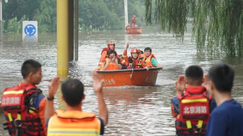 Lin Zhiling donates rescue boats, while Taiwanese celebrities such as Hao Shaowen donate to flood control and disaster relief in the Beijing Tianjin Hebei region