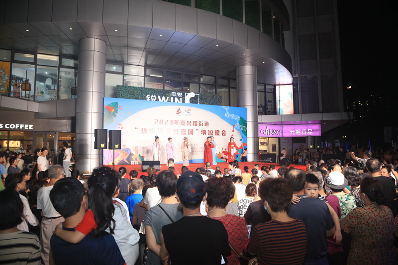 It's been a long time since it was so lively! The cooling party on this street in Shanghai attracted nearly 600 residents to watch | The party | Shanghai