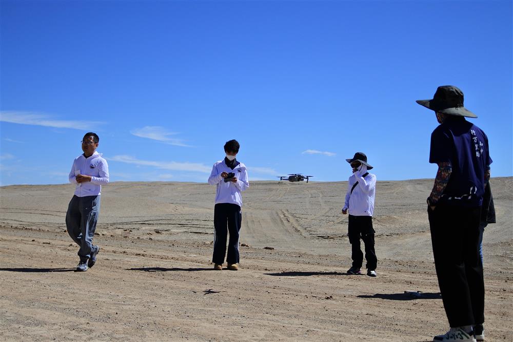 The abandoned oil town of half a century is protected by aerial modeling, and the most Mars like unmanned area on Earth sends out distress signals. Campsite | Mars | Half a Century