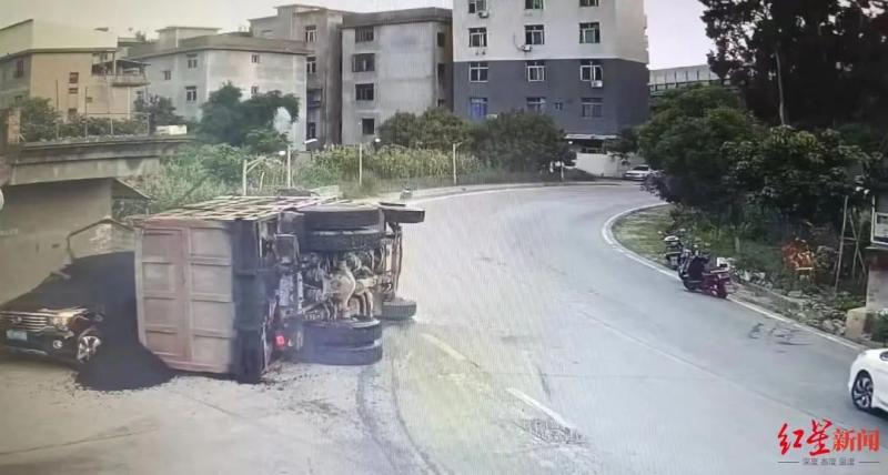 The transportation company has been on the "blacklist" multiple times, and the involved vehicle is overloaded 25 times. The mother and son were scalded by spilled asphalt and died. The truck overturned in Changle District, Fuzhou City | Road Traffic Accident Identification Letter | Involved in the incident