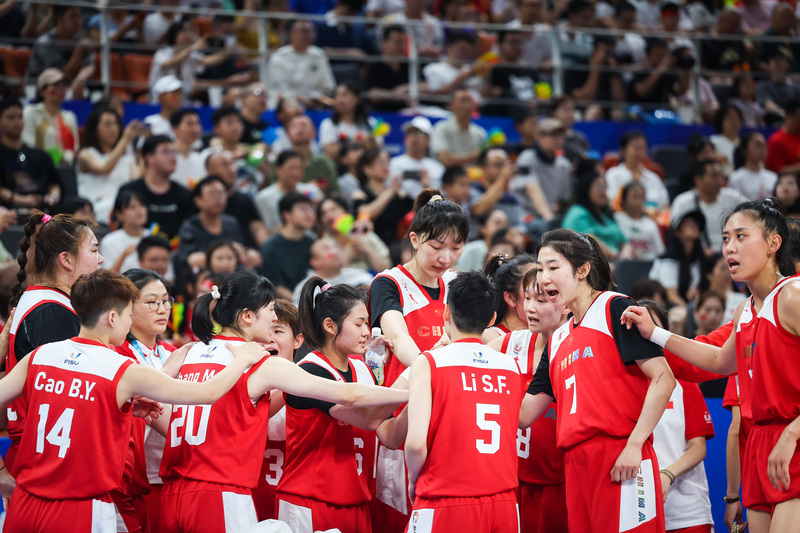 Should Han Xu, a student from Shanghai Jiao Tong University, be risking his life like this?, Observation: Triple Championships in WCBA, Asian Cup, and Universiade Women's Basketball | China | Universiade