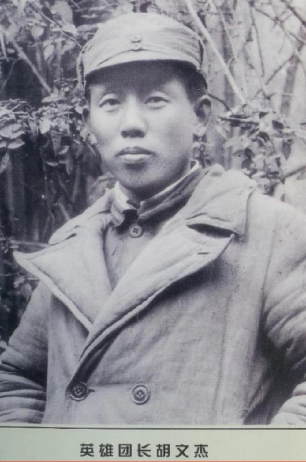 74 years later, Hu Wenjie was born 22 days after his father's sacrifice, telling the story of the "Battle of Shanghai" for a literary and artistic party class