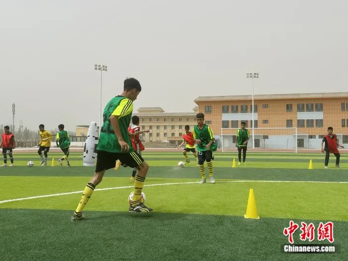 正改变这些新疆孩子们的人生,足球鲁提菲|足球运动员|卞立群