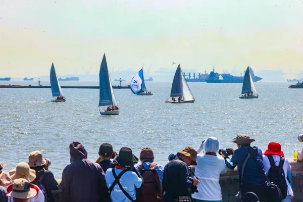 The 2024 Shanghai Cruise Port International Sailing Race begins, with 24 top domestic and foreign sailing teams competing for their dreams.