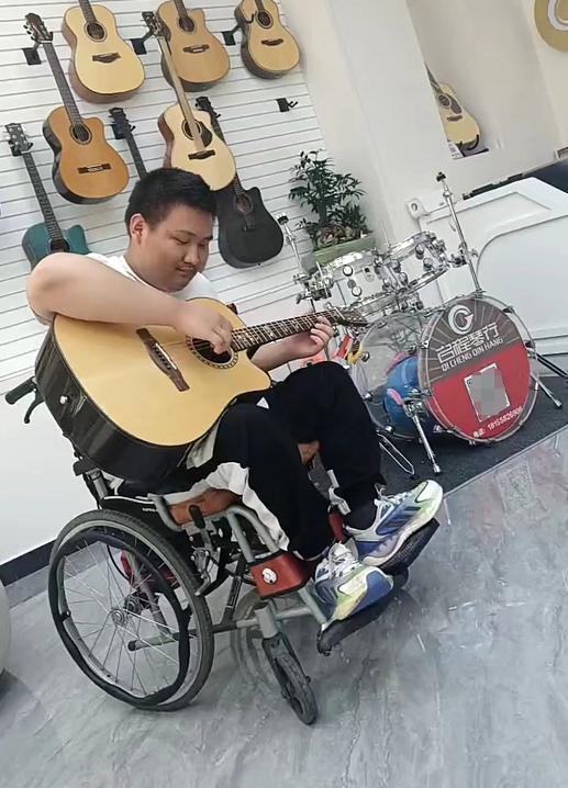 "Wheelchair Boy" surpasses the first tier by 110 points! His beloved university warmly responds to Anhui | wheelchair | university