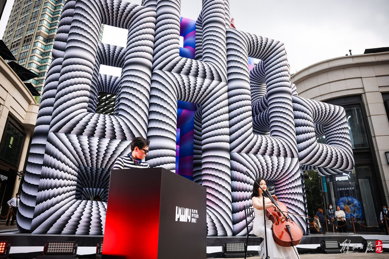 This art season is playing "City Chords" for the Shanghai Nightlife Festival, using piano keyboards as inspiration stripes | Piano | Source