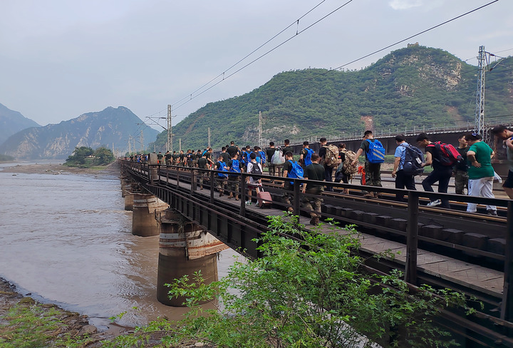 Xinhua Perspective | For the Safety of Every Passenger - Three Trains on the Fengsha Line: A Review of the Wind and Rain Time Z180 | Train | Crew