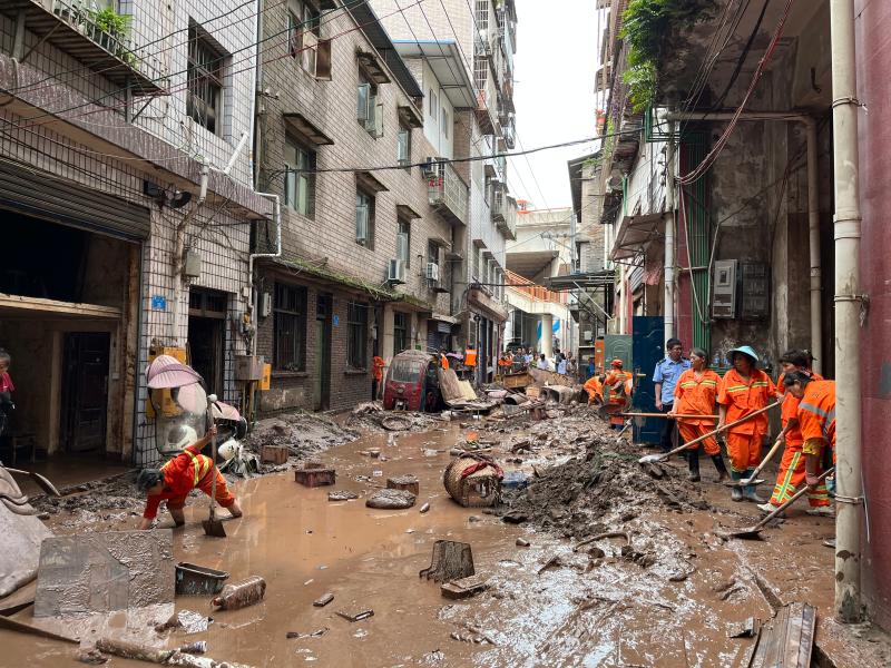 Xinhua All Media+| Race Against Time, No One Left Behind - Rescue on the Front Line of the Wuqiao Flood in Wanzhou, Chongqing, Directly Hitting Trapped | Street | Time