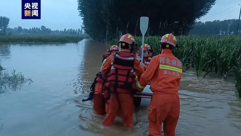 On site rescue of expectant pregnant women and safe transfer of elderly people living alone... Rescue personnel in multiple parts of Hebei are in action | rescuing | elderly people