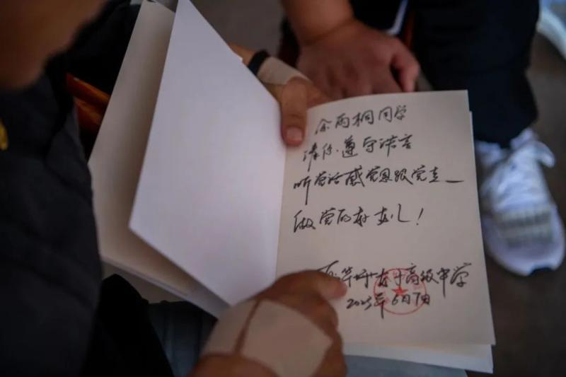 This time it's making people cry again... The story of Zhang Guimei, who has been sent to take exams for 13 consecutive years as a parent | child | Zhang Guimei