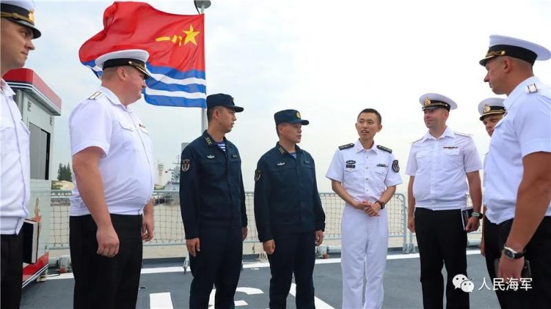 Warm communication! Chinese and Russian officers and soldiers visit each other for warship technology exchange | Professional | Officers and soldiers