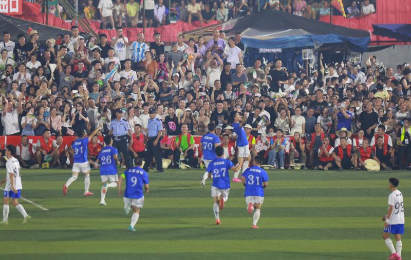 Chasing the "Ball" towards the Future - Written on the occasion of the Guizhou "Village Super League" Finals Audience | Village Super League | Finals