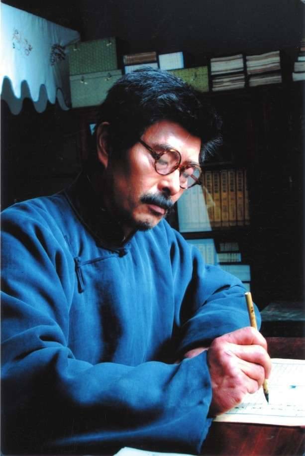 Pu Cunxin shares his craftsmanship in portraying Lu Xun, where Lu Xun left his footprints
