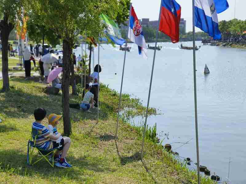 200 meters only made 55 seconds, the dragon boat champion team jumped into the river three times, and 32 international students from the Yangtze River Delta welcomed the Dragon Boat Festival in Shanghai