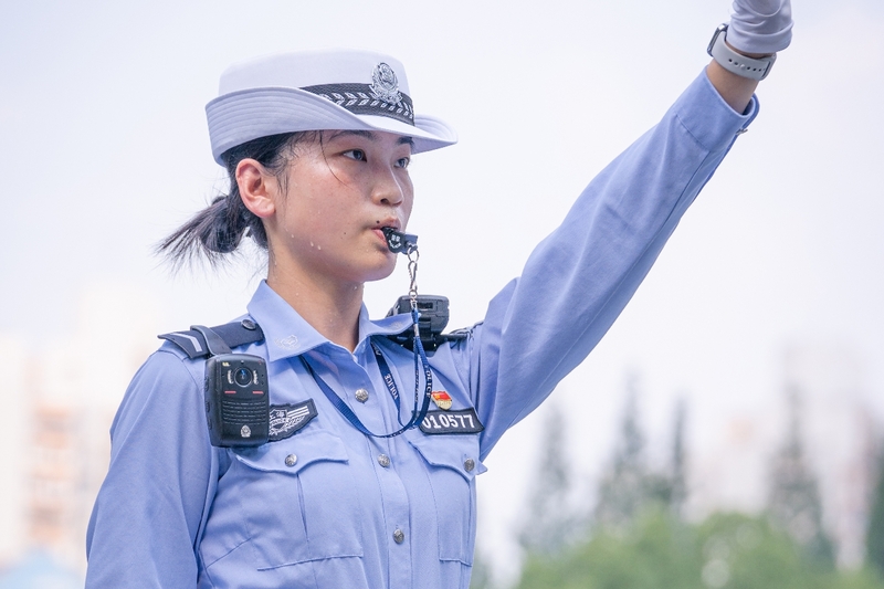 Are these people in Shanghai still enduring the test of high temperatures?, Beginning of Autumn Traffic Police | Gu Yiwei | High Temperature