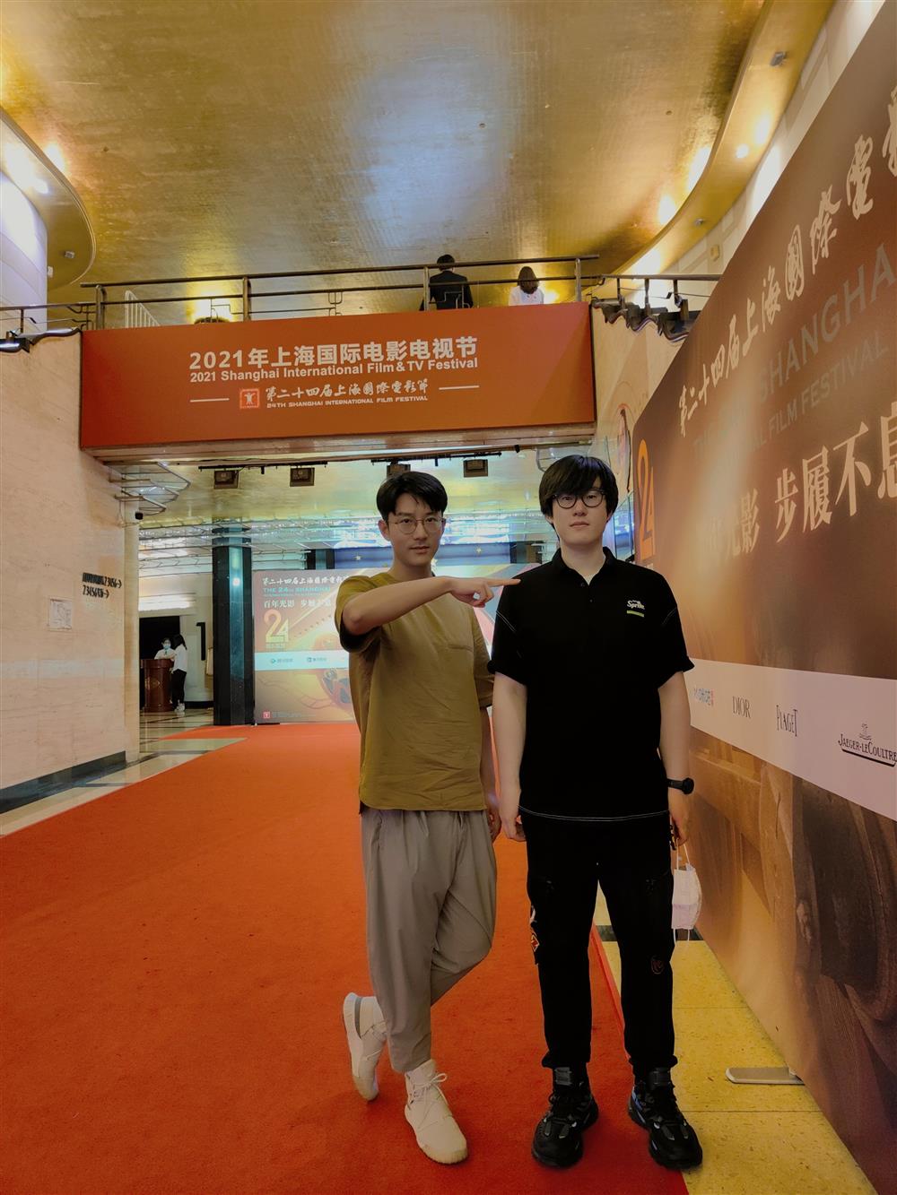 It is our ceremony, taking a group photo at Guangming Cinema during the Shanghai Film Festival every year