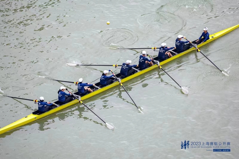 This group of "white coats" showcases the spirit of rowing, "boarding" the field, and sports on the Su River | Spirit | White coats