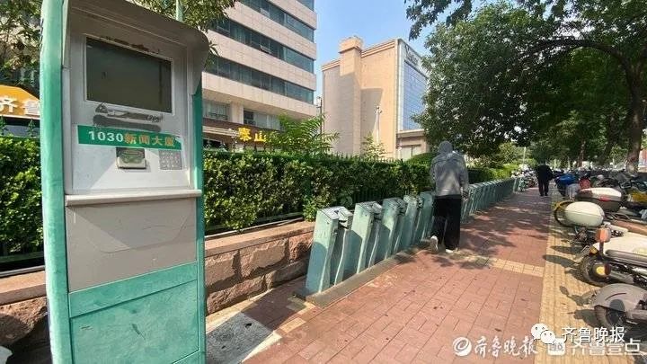 Netizen: Is anyone in charge?, Six months of operation and six years of neglect! Jinan's "Little Green Car" becomes a decoration. Qilu Evening News | Bicycle | Decoration