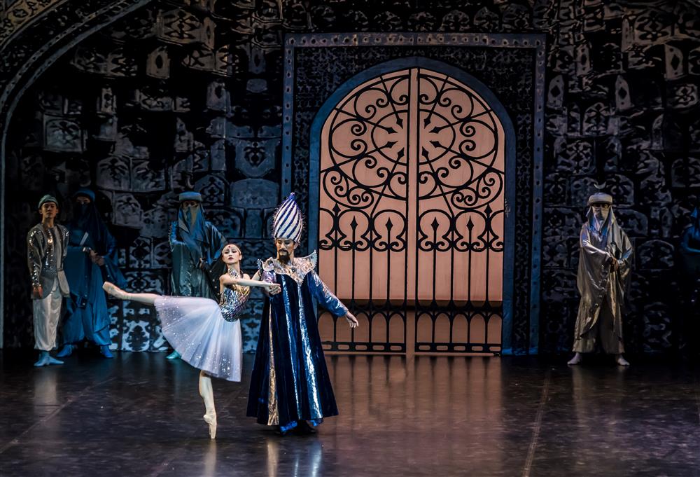 上海芭蕾舞团这部舞剧将时尚与芭蕾融合,皮尔·卡丹指导设计马可·波罗——最后的使命|上海芭蕾舞团|芭蕾