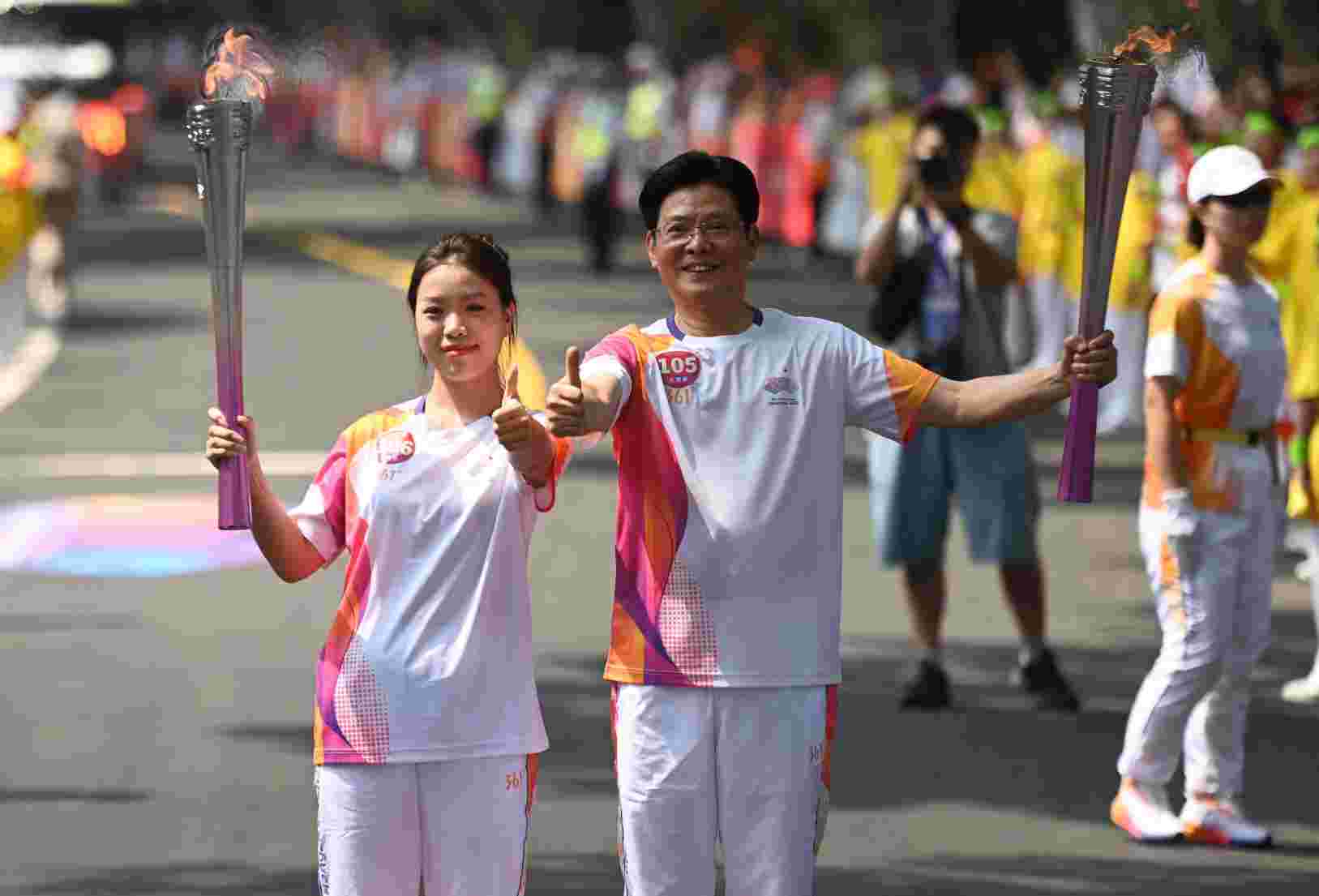 Looking at the Asian Games Torch Relay in Zhejiang | "Fireworks"\