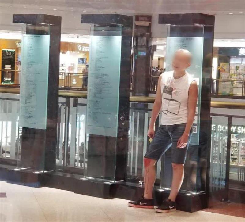 2女子被捅身亡,被曝精神分裂症复诊前4天犯案,香港商场血腥命案嫌疑人今日出庭男子|上周五|命案